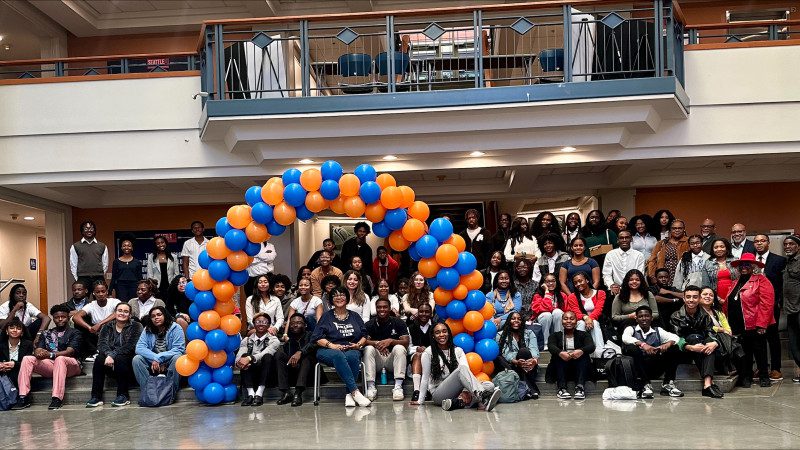 Large group of photo of event attendees 