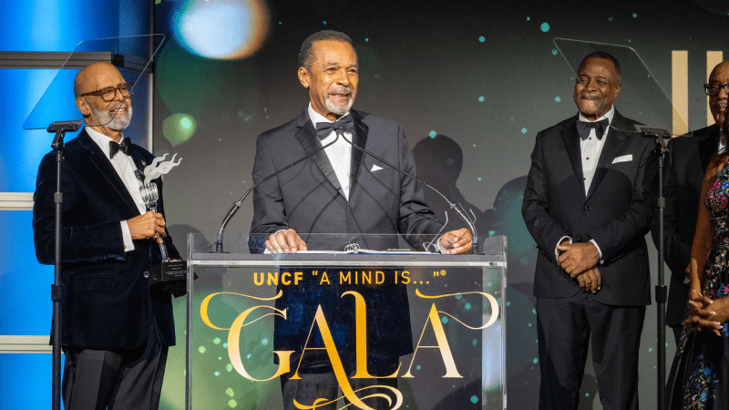 Actor, singer and philanthropist Clifton Davis received the evening’s highest honor, UNCF’s President’s Award, in recognition of his distinguished career and longstanding dedication to service and education.