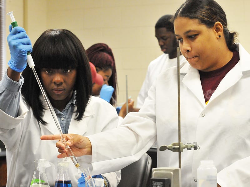 Students in laboratory at Bethune Cookman University working